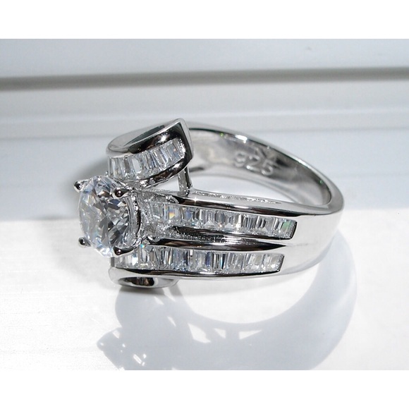 925 STERLING SILVER Cubic Zirconia Twist Ring With Baguettes - Picture 13 of 16